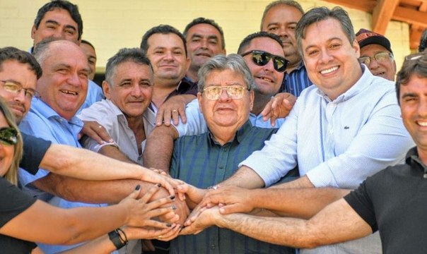 Prefeito da região de Sousa ignora seu partido PSDB e surpreende ao anunciar ‘chapa completa’