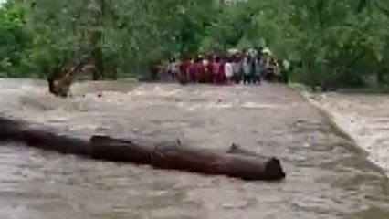 गुजरात में नवसारी नदी खतरे के निशान से पार, रिहायशी इलाके में घुसा पानी  | Gujarat Rains