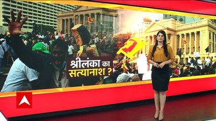 प्रदर्शनकारियों ने राष्ट्रपति भवन पर कब्जा करने के बाद, भवन देखने के लिए लंबी कतार में आम जनता