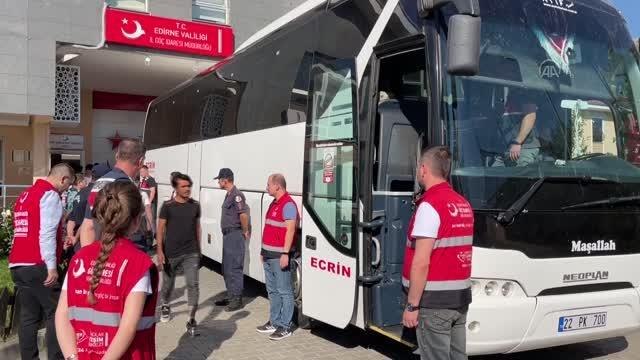 Sınır dışı edilecek 260 Afganistan uyruklu, İstanbul'a gönderildi