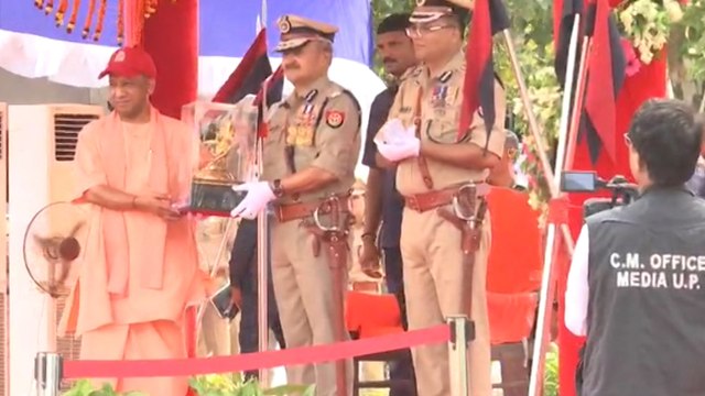 Lucknow: PAC जवानों की पासिंग आउट परेड में CM Yogi हुए शामिल, जवानों को संबोधित भी किया..