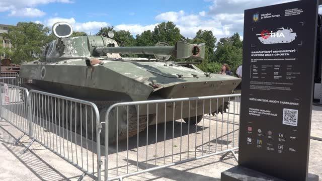Son dakika... Savaşta ele geçirilen Rus tankları Çekya'nın Başkenti Prag'da sergileniyor