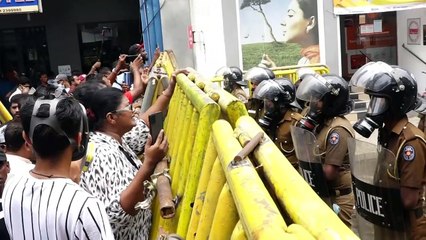 Protestors storm Sri Lankan President's palace
