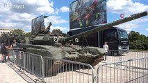 Savaşta ele geçirilen Rus tankları Çekya’nın başkenti Prag’da sergileniyor