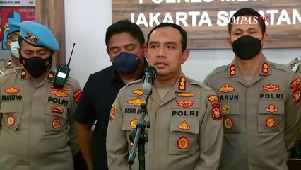 下载视频: Terungkap Sebab Jari Putus dan Luka Sayat Brigadir J dalam Penembakan di Rumah Kadiv Propam