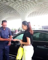 Kiara Advani  Spotted At Mumbai Airport 