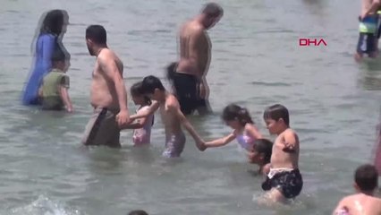 SİLİVRİ'DE BAYRAM TATİLİNDE PLAJLARA AKIN ETTİLER