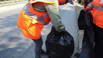 Bodrum Belediyesi, Karayollarında Araçlardan Atılan Çöpleri Topluyor
