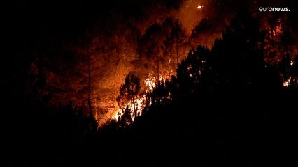 El fuego se extiende en Cáceres y amenaza un parque natural en Castilla y León