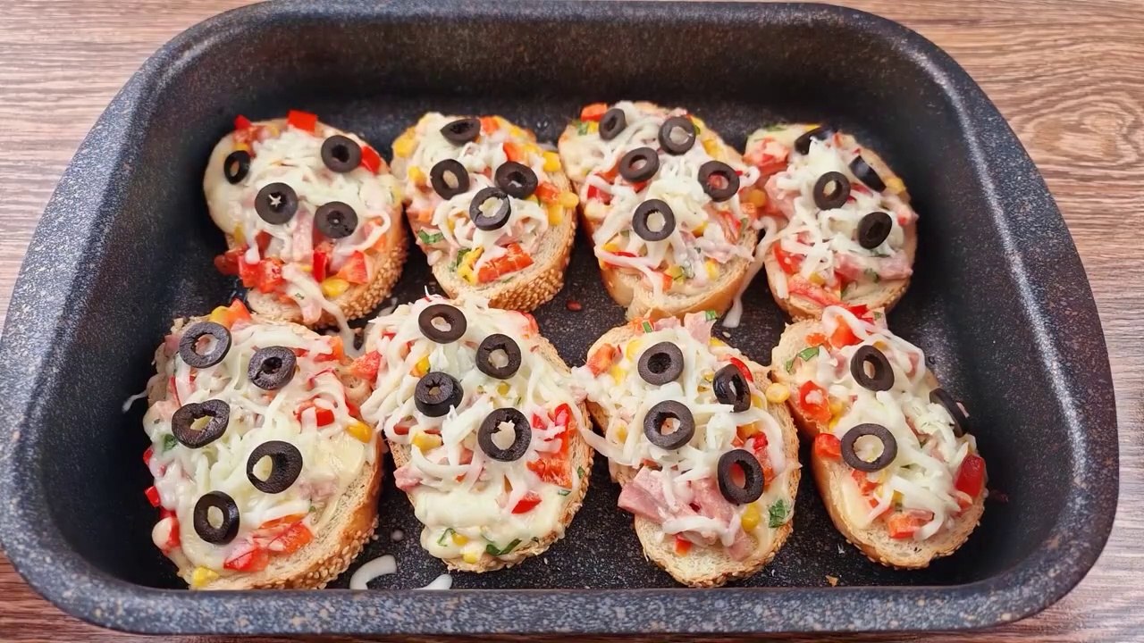 10 dakikada mini pizza! Hızlı ve lezzetli