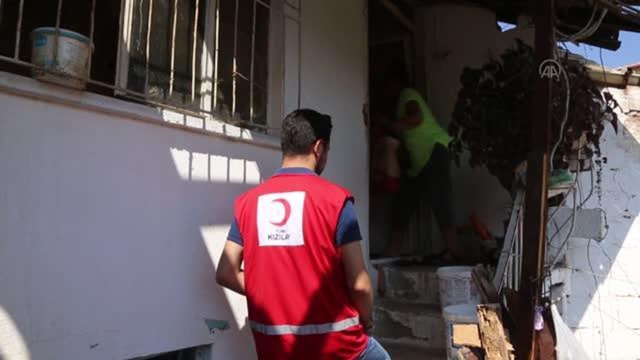 69 yaşındaki kadının 14 yıldır ihtiyaçlarını Kızılay karşılıyor