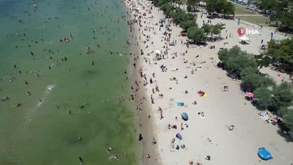 Küçükçekmece Menekşe Plajı bayramın son günü dolup taştı