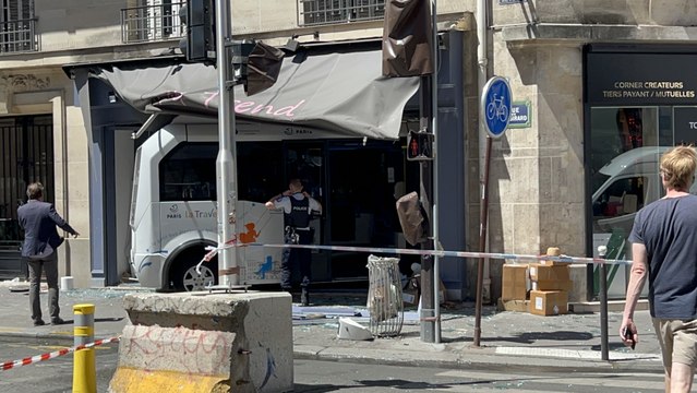 Paris : un bus s’encastre dans la vitrine d’un magasin, sept blessés dont deux graves