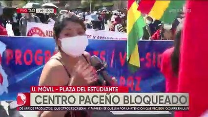 Salubristas bloquean el centro paceño en demanda de mejoras salariales