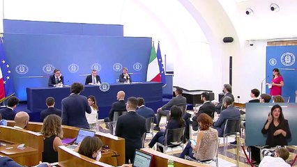 Draghi: "Se continuano ultimatum il Governo non lavora. Verifica alle Camere? Chiedete a Mattarella"