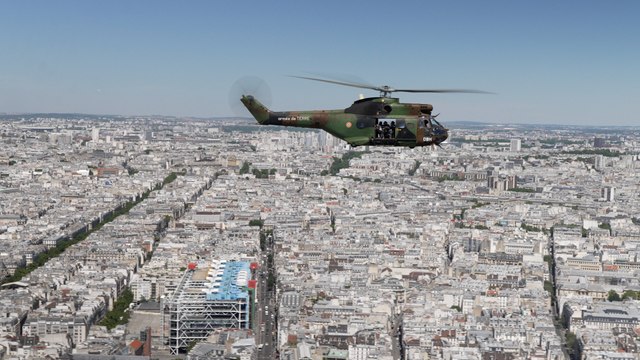 Défilé du 14 juillet : à bord des hélicoptères de l’Armée de terre pour les répétitions