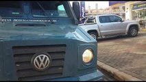 Carro forte se envolve em colisão com caminhonete no Centro de Cascavel