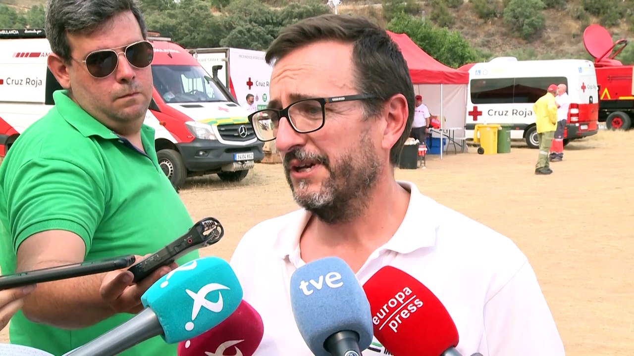 El incendio en Las Hurdes deja a cuatro efectivos heridos y su situación es "complicada"