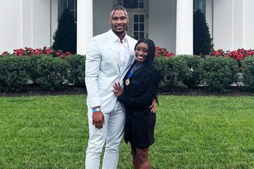 Simone Biles Hilariously Gets Mistaken for a Child and Offered a Coloring Book on Flight: 'I'm 25'