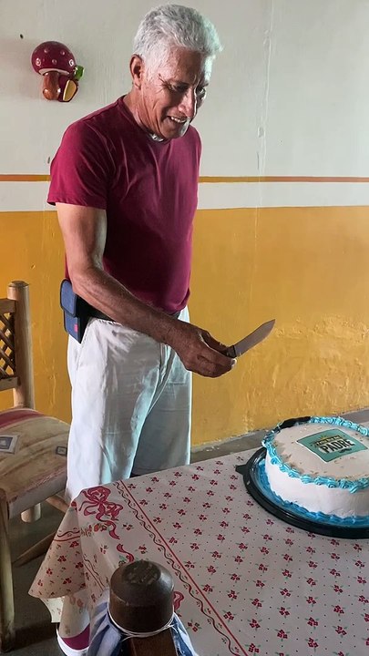 Grandfather Deems Kitchen Knife too Small to Cut Cake