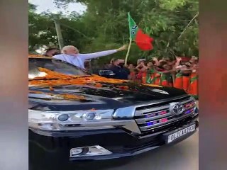 Jharkhand: દેવઘરમાં PM મોદી કારના દરવાજા પર ઊભા ઊભા ઝીલી રહ્યા છે જનતાનું અભિવાદન