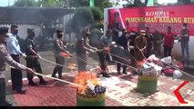 Kejari Sumenep Blender Narkoba dan Hancurkan Sajam saat Musnahkan Barang Bukti