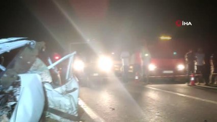 Son dakika haber... 2 otomobil ve traktörün karıştığı kazada 1 ölü, 4 yaralı