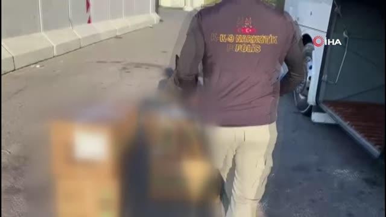 Zayıflama kürü içinde 23 kilogram esrar ele geçirildi