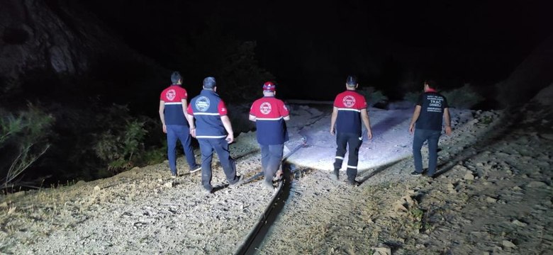 Heyecan olsun diye arama kurtarma ekiplerini 5 saat boyunca dağ taş dolaştırdılar