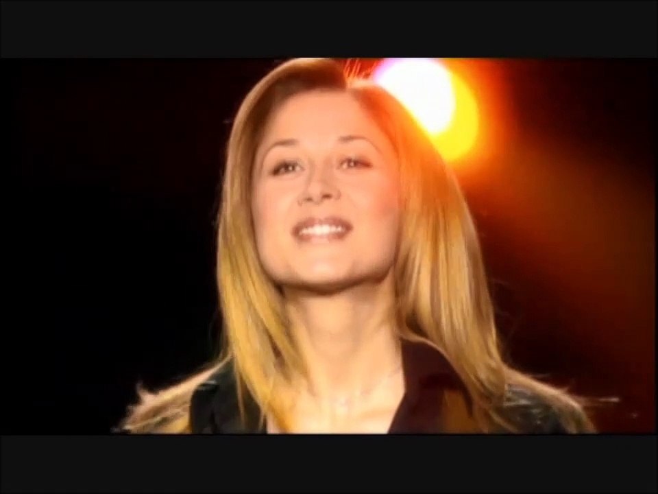 Lara Fabian — "Intro Bambina" (Lara Fabian / Janey Clewer) | { LARA FABIAN : EN TOUTE INTIMITÈ } | { LIVE À L'OLYMPIA : 2003 }