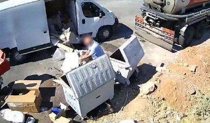 Çöpleri konteynere değil, yere döktü; belediye ekipleri kendisine temizletti