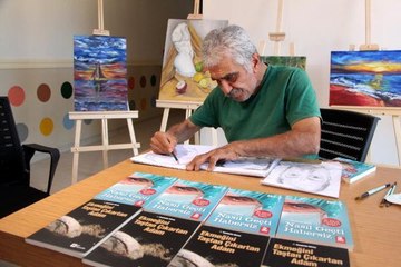 PARKİNSON HASTASI EMEKLİ DOKTOR, RESİM ÇİZEREK HAYATA TUTUNDU