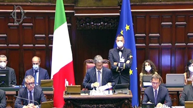Standing ovation per Draghi alla Camera: Vedete che anche il cuore dei banchieri viene usato