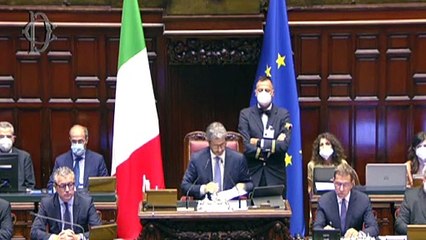 Standing ovation per Draghi alla Camera: "Vedete che anche il cuore dei banchieri viene usato"