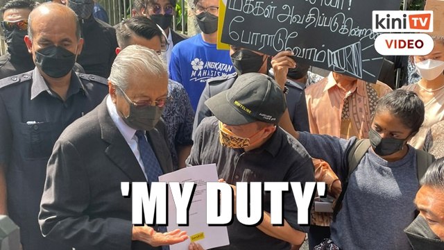 Dr M receives Bersih's memorandum on parliamentary independence