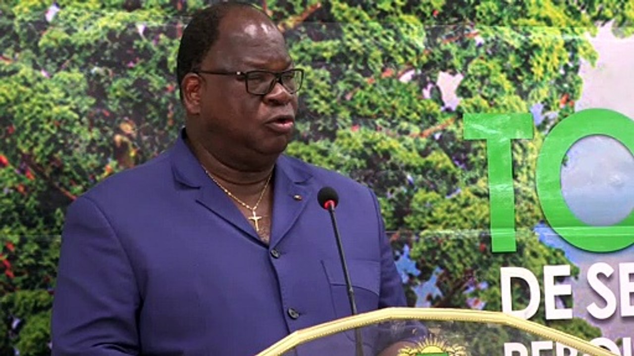 Le ministre des Eaux et Forêts Laurent Tchagba en tournée de sensibilisation dans le District des montagnes