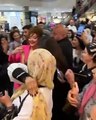 تهافت كبير من الجمهور على زين كرزون في احد المولات الأردنية.. فيديو