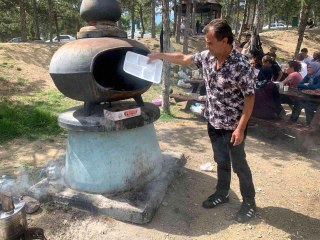 Bayramda 'Mavi Göl' piknik severlerle doldu