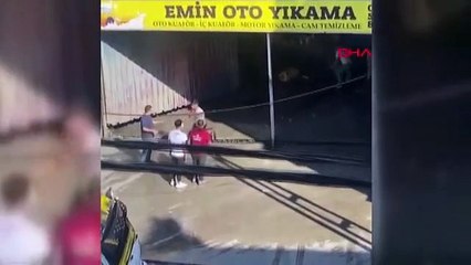 ARNAVUTKÖY'DE OTO YIKAMACIYI BİRBİRİNE KATTILAR