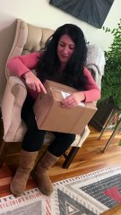 Ada Limón muestra su libro de poemas 'The Hurting Kind'