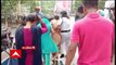 Protest : ৬ দিন কেটে গেলেও পুলিশ নিখোঁজ ছেলের হদিশ দিতে না পারায় থানার সামনে ধর্নায় বসলেন পড়ুয়ার বাবা-মা
