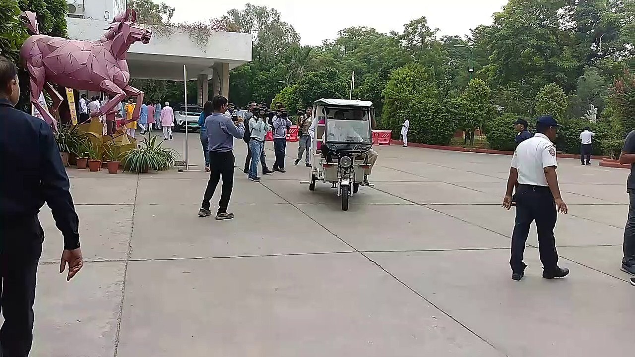 राष्ट्रपति पद की उम्मीदवार द्रौपदी मुर्मू के लि...
