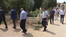 Son dakika haberleri: Midyat Cumhuriyet Başsavcısı Olgun, şehit polis Bekdaş'ın mezarını ziyaret etti