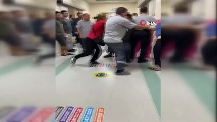 Acil serviste saç saça baş başa kavga