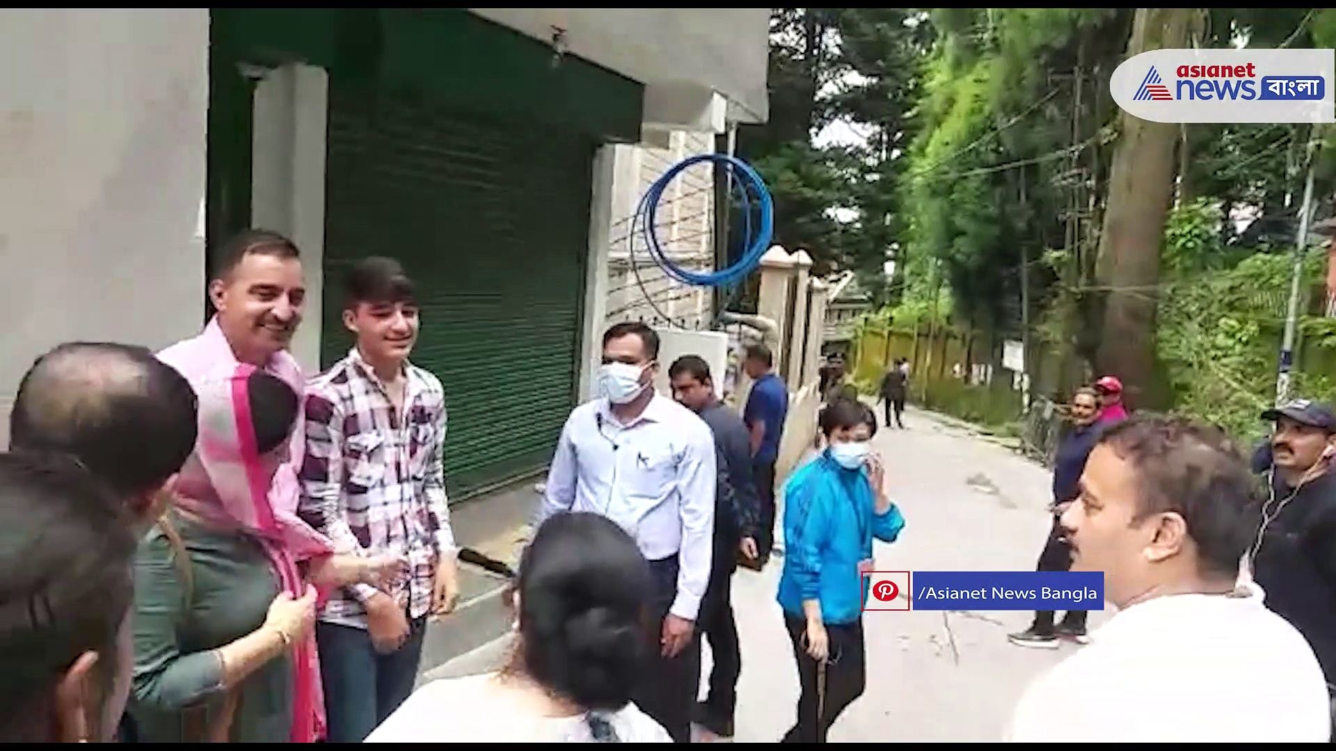 পাহাড়ের শিশুদের কাছে টেনে নিয়ে মমতা বন্দ্যোপাধ্যায় বললেন আজকের দিনটা আমার কাছে শিশু দিবস