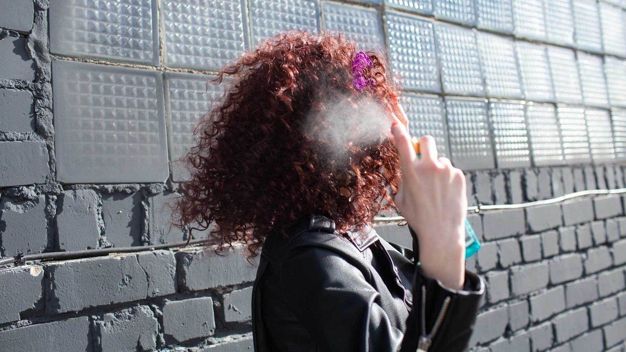 Sonnenschutz für die Haare: So bleibt die Mähne geschmeidig