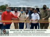Ministro de Transporte inaugura nuevas áreas de BusBarinas y entrega uniformes a los trabajadores