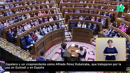 El abrazo entre Pedro Sánchez y Patxi López