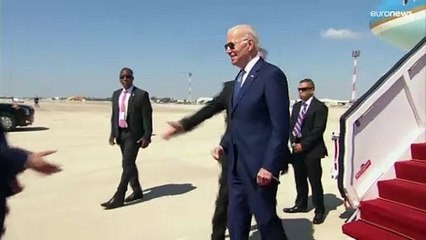 شاهد: كورونا أو بن سلمان؟ .. لماذا رفض الرئيس الأمريكي مصافحة المسؤولين الإسرائيليين؟