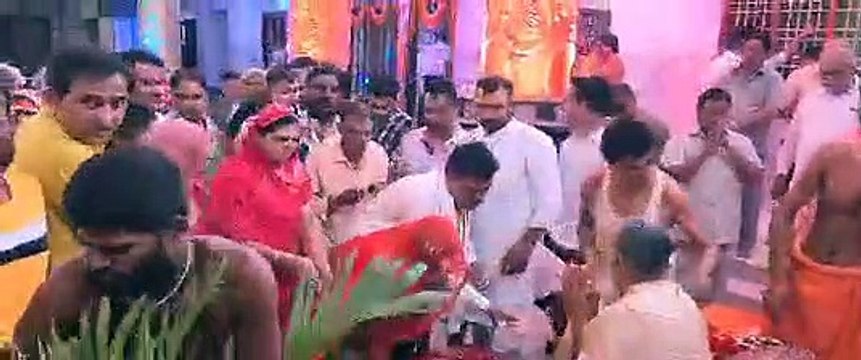 गुरु पूर्णिमा 2022: गुरु की पूजा की, लिया आशीर्वाद